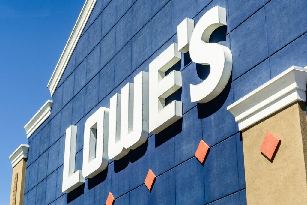 Picture of Lowe's sign